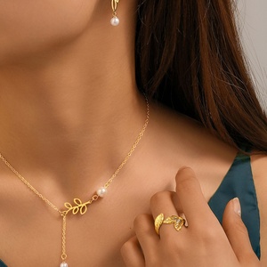 2025 Venta caliente nueva moda personalidad hoja perla gota collar Stud anillo conjunto clavícula cadena joyería de mujer - Product Image 1