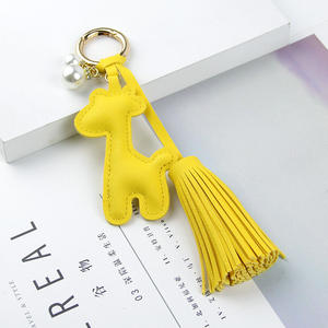 Gantungan Cermin Mobil Jerapah Kreatif dengan Rumbai Mutiara Dekorasi Interior Mobil yang Modis Gantungan Kunci & Aksesori Tas yang Lucu - Product Image 6