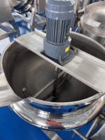 Chaudière à vapeur inclinable à double enveloppe en acier inoxydable SUS304 avec mélangeur planétaire pour la stérilisation et la concentration du lait, du yaourt et des produits laitiers
