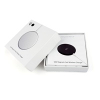 Emballage de boîte en carton de chargeur de téléphone électronique de conception personnalisée avec insert en plastique et motif de logo UV