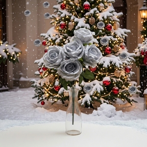 Rosas Artificiales de Seda Plateadas con Diseño Floral Elegante para Festivales, San Valentín, Navidad, Graduaciones - Ramo Hecho a Mano de 7 Cabezas - Product Image 1