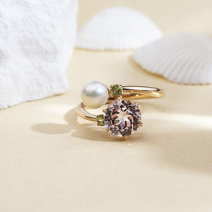 แหวนเพชรเม็ดกลมสามเม็ดประดับพลอยแซฟไฟร์สีม่วงจากแล็บ Messi Jewelry รุ่น MSR-1636 ทอง 18K - Product Image 1