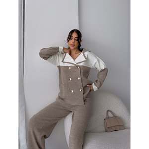 Conjunto de Punto Brillante Estilo Dulce Otoñal 1552 Hecho de Tela de Lana con Patrón de Punto y Decoración de Botones - Product Image 1