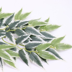 Plante artificielle verte Kemin de 1,80 m en feuilles de jujubier simulées avec bords blancs pour décorations de table de mariage - Product Image 3