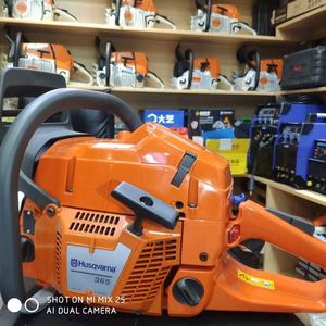 <span class=keywords><strong>Tronçonneuse</strong></span> à essence <span class=keywords><strong>professionnelle</strong></span> <span class=keywords><strong>HUSQVARNA</strong></span> 365 X-Torq avec guide-chaîne de 12/18/24 pouces pour la coupe du bois - Product Image 1