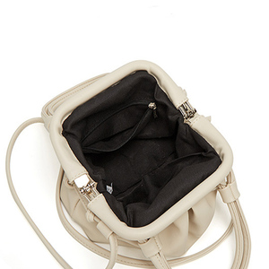 Borsa a Tracolla da Donna Popolare in Pelle PU Design Carino Estiva Piccola Borsa a Mezzaluna Plissettata Borsa alla Moda da Donna Borsa Sottobraccia - Product Image 3