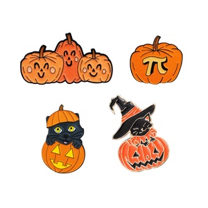 เข็มกลัดโลหะลายการ์ตูนขายส่งจากโรงงาน ป้ายเข็มกลัดแบบกำหนดเอง น่ารัก สไตล์อนิเมะ แบบนิ่มและแข็ง ของตกแต่งฮาโลวีน สยองขวัญ น่ากลัว เข็มกลัดเคลือบ - Product Image 2