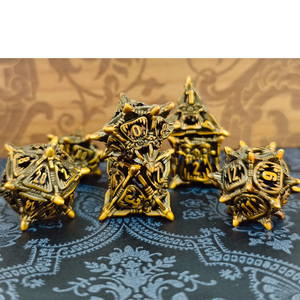 Gran oferta 2025, juego de dados <span class=keywords><strong>DND</strong></span> de Metal poliédrico personalizado de 7 piezas, venta al por mayor de fabricantes para juegos de rol <span class=keywords><strong>DND</strong></span> - Product Image 1