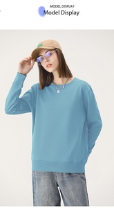 Pull en batik uni à col rond pour hommes et femmes, ample et décontracté, avec logo personnalisable. - Product Image 2