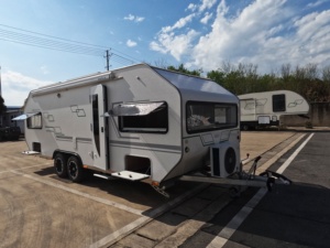Autocaravana Ligera de Aluminio Moderna de Doble Eje para Todas las Estaciones, Caravana para Acampar al Aire Libre, Remolque de Viaje con Baño - Product Image 1