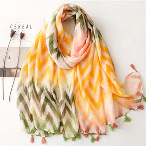 Gaya Bohemian Musim Panas Warna Cerah Katun Voile Pantai Penutup Syal Kuning Ombre Pola Chevron Syal Wanita Dicetak