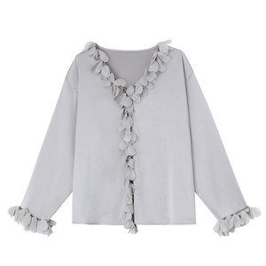 Chemisier élégant et sophistiqué en <span class=keywords><strong>dentelle</strong></span> à col en V pour <span class=keywords><strong>femme</strong></span>, coupe ample, manches longues drapées, personnalisé en usine, collection automne - Product Image 6