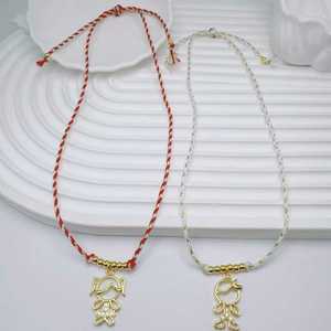 Set di Collane con Cordoncino Intrecciato all'Ingrosso, Collane con Ciondoli Lettera, Amore, Portafortuna e Ragazzo/Ragazza, in Stock - Product Image 1