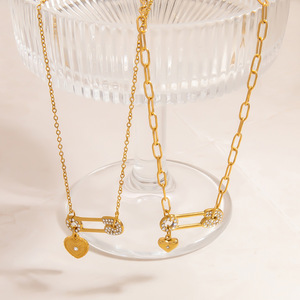 Collar con colgante de corazón de acero inoxidable, cadena de clavícula de color oro de 18 quilates para mujer, diseño geométrico de clip, joyería de regalo - Product Image 4