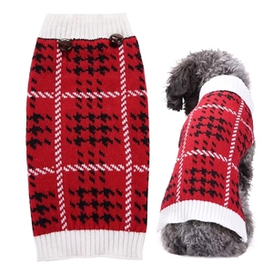 Pull pour chien en tricot pied-de-poule rouge avec bordure côtelée blanche, design moderne et décontracté, tenue d'hiver pour petits chiens - Product Image 1