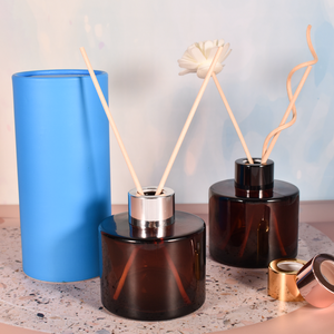Botella difusora de aroma de aceite de fragancia de aire de vidrio vacío transparente de cilindro redondo de habitación marrón de 120ml con palo de caña tapa dorada rosa - Product Image 2