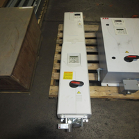 ACH580-VCR-077A-4+F267+J429 Variateur de vitesse HVAC série ACH580 60 CV triphasé 480 V NEMA1 encastré avec disjoncteur de bypass et PLC