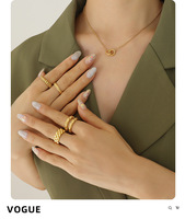 Fenny 18K PVD Plaqué Sans Ternir Dainty Deux Cercle Croix Pendentif Collier pour Femmes En Acier Inoxydable Bijoux En Gros