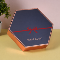 Boîte polygonale de logo estampé en or écologique personnalisé haut de gamme avec couvercle transparent laminage mat et finition UV