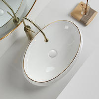 Lavabo en céramique blanc crème de qualité hôtelière de luxe avec motif artisanal pour projet de salle de bain d'hôtel de charme