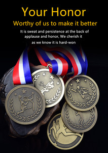 Trophées et médailles en plexiglas personnalisés Produits de sport Présentoir Éducation Badminton Coupe de football Médailles et trophées de football - Product Image 5