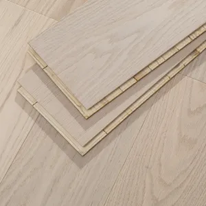 Le designer d'intérieur a dédié trois couches de parquet en bois d'ingénierie placage de chêne rouge épaisseur 3.0mm fabriqué en Chine