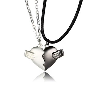 HY 2 Paar Romantische Magnetische Vergoldete Legierungs-Halsketten für Paare Schmuck-Halsketten - Product Image 1
