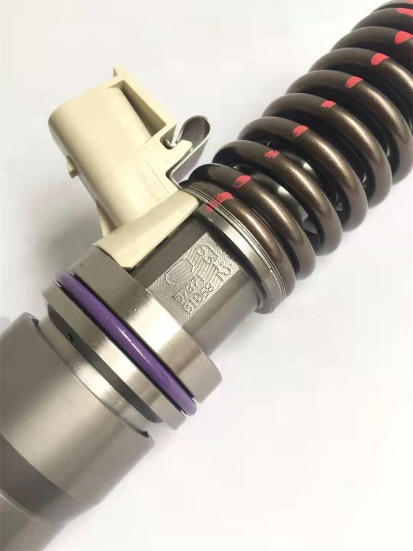 High Quality 4 pin Diesel Fuel Injector 3801369 Common Rail Injector BEBE4D18002 For Volvo Truck PENTA MD13