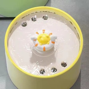 Fontaine à eau automatique en céramique pour chats, style montagne enneigée, avec clochette, capacité 300 ml, distributeur d'eau pour animaux de compagnie - Product Image 3