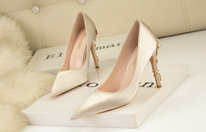 Talons hauts traditionnels chinois appliques pour femmes chaussures de mariée <span class=keywords><strong>chic</strong></span> pour femmes chaussures de mariage pour femmes escarpins de mariage à talons aiguilles - Product Image 6