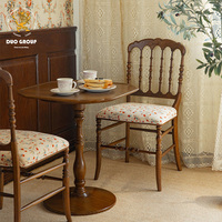 Chaise de salle à manger en bois, style vintage français, avec coussin rembourré en tissu floral et tiges tournées