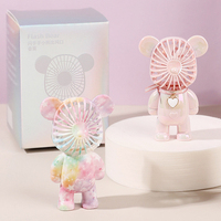 Vente en gros de décorations d'intérieur de voiture Ventilateur d'ours Parfum de voiture et sortie de climatiseur Lumière durable Aromathérapie Désodorisant coloré