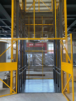 Monte-charge hydraulique vertical personnalisé avec rail de guidage à hauteur réglable pour la vente