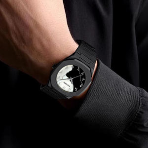 ओम पुरुषों के डिजाइनर नई घड़ी काले प्लास्टिक आर्बी नंबर शैली क्लासिक सरल खेल शैली की कलाई घड़ी रेलोज पैरा होम्ब्र। - Product Image 4