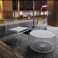 Chaise de café de style industriel Harry Bertoia Mobilier de jardin extérieur à armature métallique noire pour la maison, le bureau ou l'hôtel