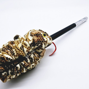 Baguette magique G0026 qui se transforme en serpent - Jouet farfelu pour faire rire et faire peur aux gens ! Accessoires de magie de close-up King Magic - Product Image 1