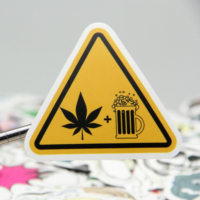 Autocollants en vinyle découpés sur mesure, résistants aux UV et imperméables, avec motifs de personnages de dessins animés sur le thème de la bière, imprimés pour voiture, ordinateur portable, bouteille d'eau