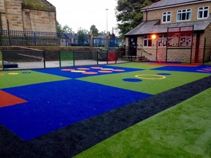 El césped artificial coloreado más barato de 20mm, alfombra de hierba azul con agujeros de drenaje, césped sintético azul - Product Image 6