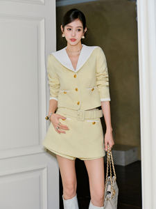 [Personalizable] Conjunto de Dos Piezas de Falda Corta con Botones y Cuello Marinero Estilo Universitario, Ropa Casual Ecológica que Rejuvenece para Mujer - Product Image 3