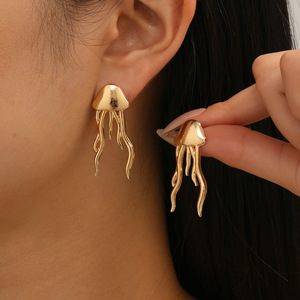 เครื่องประดับพู่ห้อยสไตล์มินิมอลสุดหรู ดีไซน์รูปแมงกะพรุน ทำจากสแตนเลสชุบทอง เรียบเนียน เหมาะเป็นของขวัญ - Product Image 1