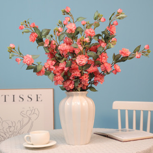 Décoration de mariage champêtre, tissu en soie gaufré de camélias, fausse fleur pour la décoration d'événements rustiques en intérieur et en extérieur - Product Image 1