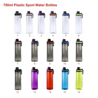 Bouteille d'eau de sport transparente de 750ml avec logo personnalisé avec trou de boisson directe et poignée portable et couvercles étanches pour la salle de sport et l'extérieur