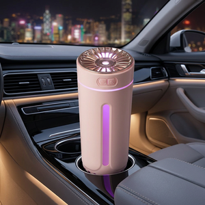 Humidificateur de voiture mini USB 300 ml en plastique portable avec lumière LED pour utilisation en véhicule - Product Image 1