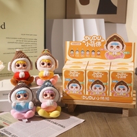 Petite statue de Bouddha en PVC, bracelet pour cartable et pendentif de moto en peluche, dans une boîte surprise pour filles