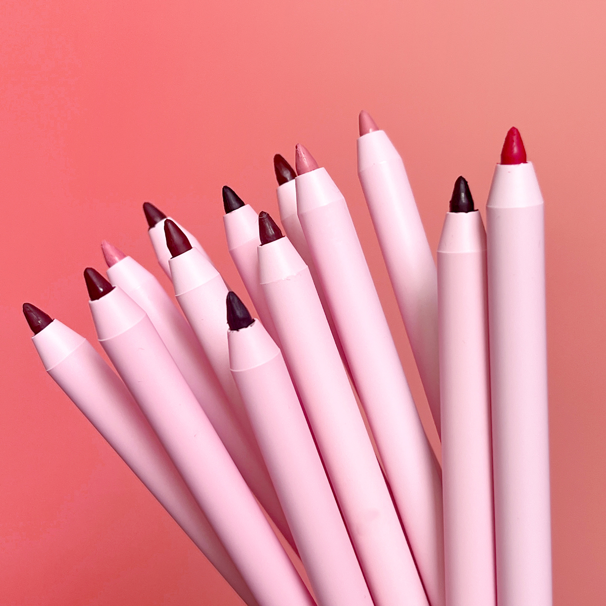 Low Moq benutzer definierte dunkelbraune Lip Liner Großhandel Private Label wasserdichte einziehbare cremige Lip Liner