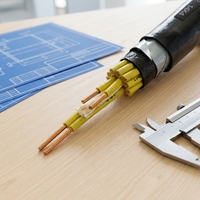 Cable de Control Flexible con Aislamiento XLPE y Blindaje Trenzado de Cobre KYJVP, 450/750V, Multifilar, Resistente al Aceite, para Automatización Industrial
