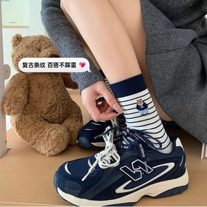 ถุงเท้าลายการ์ตูนหมีสำหรับผู้หญิง ถุงเท้าข้อกลางลายทาง ระบายอากาศ ซับเหงื่อ สไตล์เกาหลี น่ารัก แบบนักศึกษา - Product Image 2