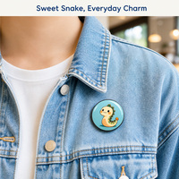 Lot de badges ronds personnalisés mignons et kawaii en forme de serpent, bleu ciel, vert crème, motif souriant, cadeau, vente en gros, OEM, ODM, marque privée