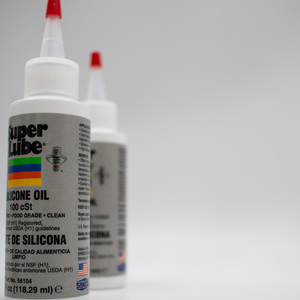 Huile lubrifiante en silicone de qualité alimentaire spécifiée NSF haute performance fluide sensible à la température pour instruments d'optique en caoutchouc - Product Image 2