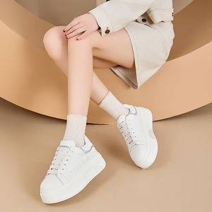 Zapatillas de Moda con Suela Gruesa, Parte Superior de Cuero Blanco, Cómodas, Versátiles, Ligeras, para Mujer, que Aumentan <span class=keywords><strong>la</strong></span> Estatura - Product Image 3
